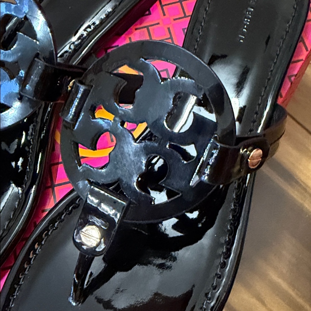 New Tory Burch Miller Sandals Miller Patent Leather Perfect Black Size 9.5 - Picture 3 of 7